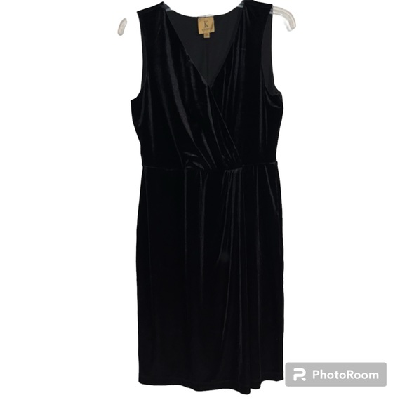 Kasper Dresses & Skirts - KASPER size PM black velvet sleeveless dress
